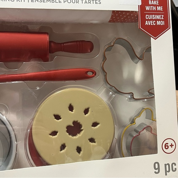 Celebrate it NEW Pie Baking Kit Fall Thanksgiving 9 Pieces Set Bakeware - Picture 4 of 6
